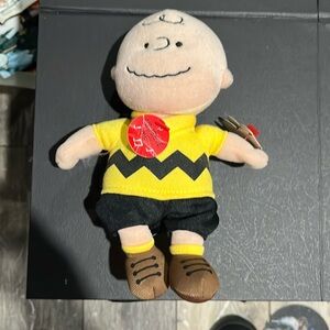 1 Charlie Brown.  TY beanie baby with tags.   Yes.  🙏